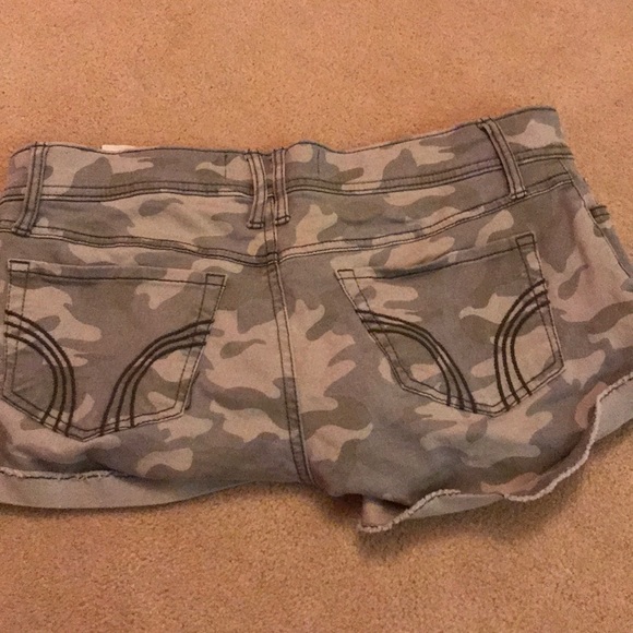 Low Rise Hollister Jean Shorts - Picture 2 of 2